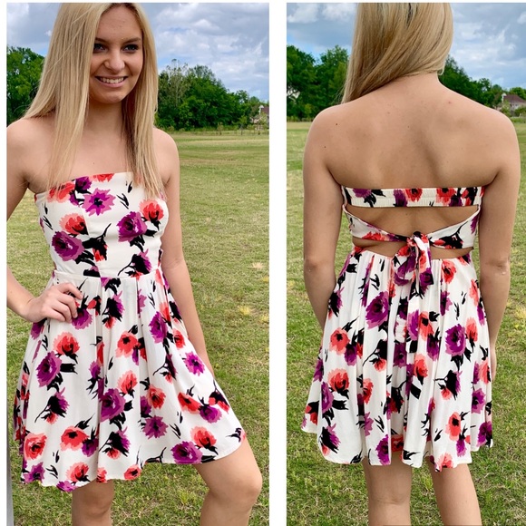 Forever 21 Dresses & Skirts - FOREVER 21 Strapless Tie Back Floral Print Dress Small